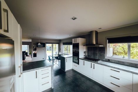 Photo of property in 12 Liberty Grove, Kelvin Grove, Palmerston North, 4414