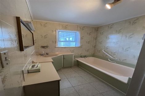 Photo of property in 1 Rewarewa Road, Te Atatu Peninsula, Auckland, 0610