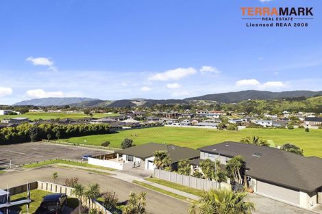 Photo of property in 2 Metzenthin Close, Raumati South, Paraparaumu, 5032