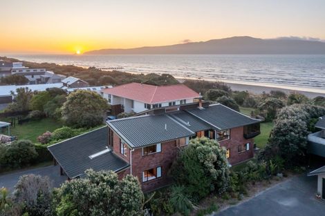 Photo of property in 10 Nuhaka Place, Paraparaumu Beach, Paraparaumu, 5032