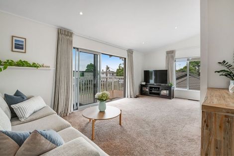 Photo of property in 7 William Bayes Place, Red Beach, 0932