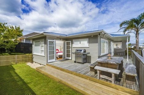 Photo of property in 1/93 Lake Road, Belmont, Auckland, 0622