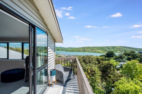 Photo of property in 4 Kahu Road, Paremata, Porirua, 5024