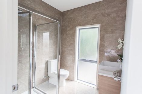 Photo of property in 1b Lynwood Road, New Lynn, Auckland, 0600