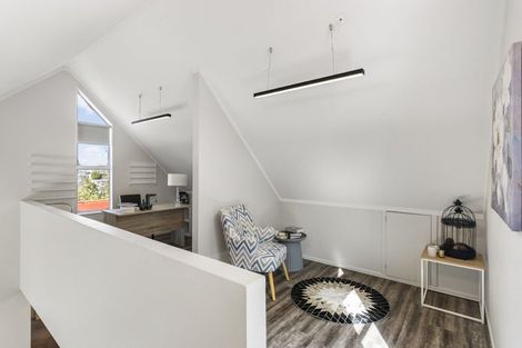 Photo of property in 22 Cairnbrae Court, Northcross, Auckland, 0632