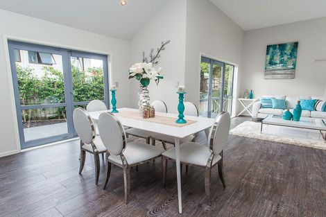 Photo of property in 1b Lynwood Road, New Lynn, Auckland, 0600