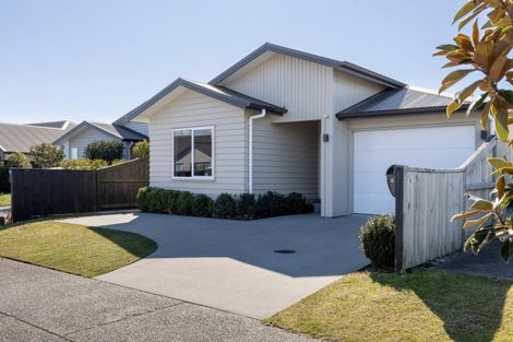 Photo of property in 5 Pimelea Street, Papamoa Beach, Papamoa, 3118