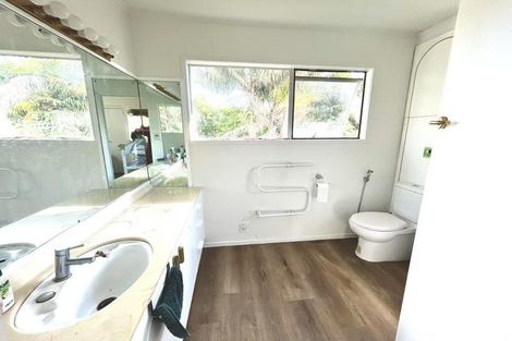 Photo of property in 76 Onewa Road, Northcote Point, Auckland, 0627