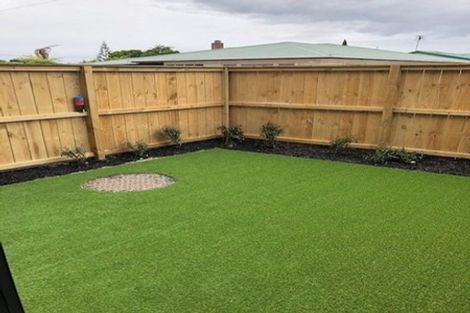 Photo of property in 2/9 Marlene Avenue, Te Atatu South, Auckland, 0610