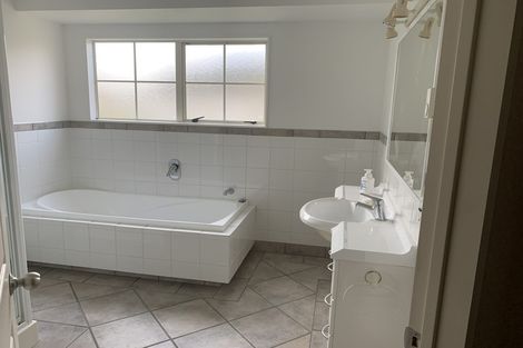 Photo of property in 13 Moss Crescent, Takanini, 2112