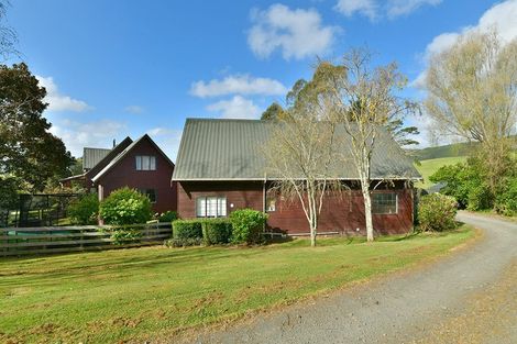 Photo of property in 2 Pineview Lane, Helensville, 0875