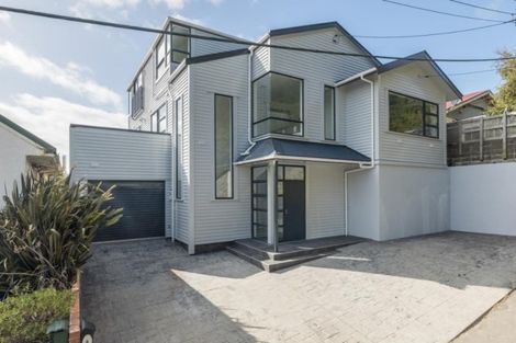Photo of property in 9 Durham Crescent, Aro Valley, Wellington, 6021