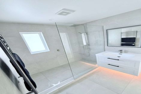 Photo of property in 174 Nevay Road, Karaka Bays, Wellington, 6022