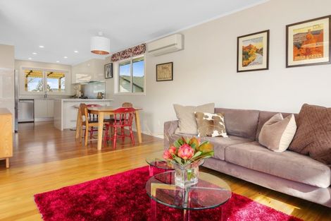 Photo of property in 19 Koru Street, Mangere Bridge, Auckland, 2022