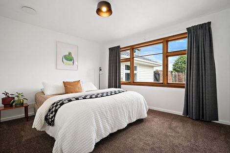Photo of property in 180 Avonhead Road, Avonhead, Christchurch, 8042