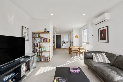 Photo of property in 4/52 High Street, Island Bay, Wellington, 6023