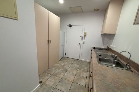 Photo of property in Terrace Tower Apartments, 6c/126 The Terrace, Wellington Central, Wellington, 6011