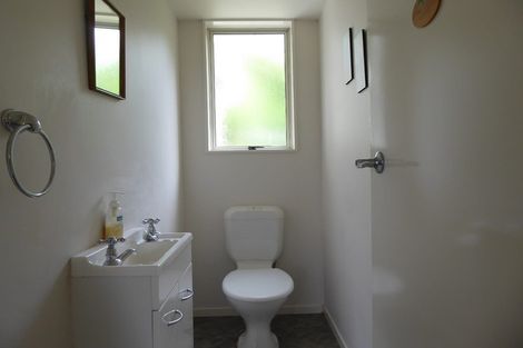 Photo of property in 198 Newlands Road, Newlands, Wellington, 6037