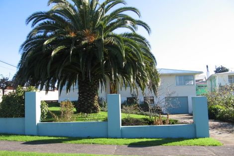 Photo of property in 18 Roberts Road, Te Atatu South, Auckland, 0610