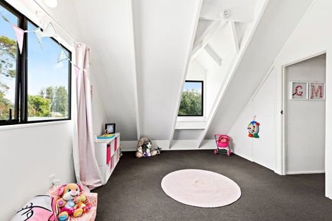 Photo of property in 6 Te Moau Avenue, Parakai, 0830