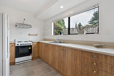 Photo of property in 8 Skybird Place, Glen Eden, Auckland, 0602