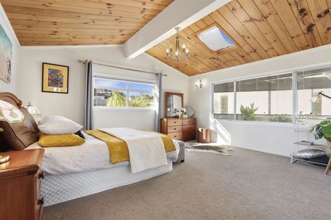 Photo of property in 66 Mcbreen Avenue, Northcote, Auckland, 0627