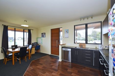 Photo of property in 176 Seaward Road, Edendale, 9825