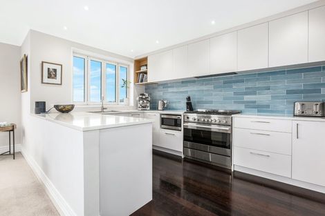 Photo of property in 5 Curnow Way, Kaiwharawhara, Wellington, 6035