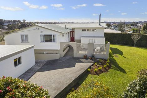 Photo of property in 12 Ross Avenue, Glenfield, Auckland, 0629
