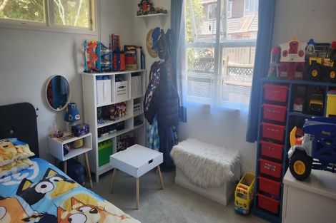 Photo of property in 4 Sloane Terrace, Newlands, Wellington, 6037