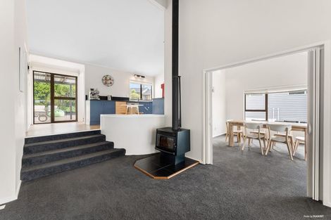 Photo of property in 4 Raphael Place, West Harbour, Auckland, 0618