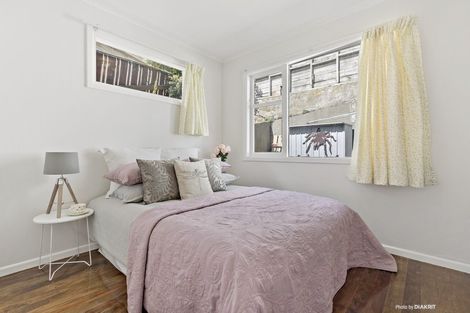 Photo of property in 1/165 Severn Street, Island Bay, Wellington, 6023