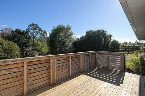 Photo of property in 8 Papa Place, Birkdale, Auckland, 0626