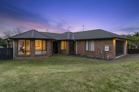 Photo of property in 35 Cabeleigh Drive, Helensville, 0800