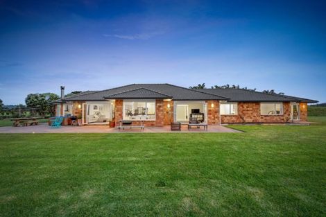 Photo of property in 135a Hutchinson Road, Helensville, 0875