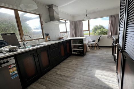 Photo of property in 24 The Esplanade, Eastern Beach, Auckland, 2012
