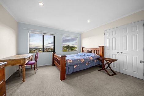 Photo of property in 1 Waldorf Crescent, Orewa, 0931
