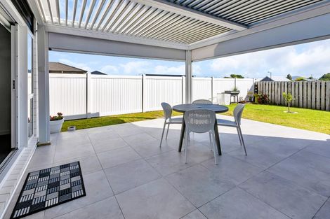 Photo of property in 41 Kaurinui Crescent, One Tree Point, 0118