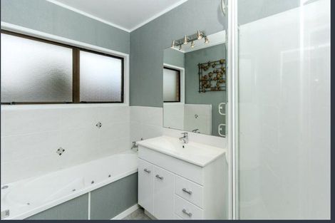 Photo of property in 10 Argyle Place, Highlands Park, New Plymouth, 4312