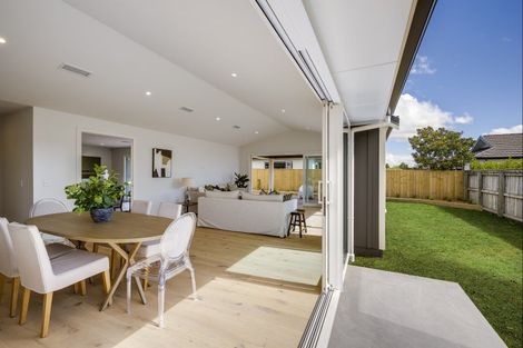 Photo of property in 37 Arataki Road, Havelock North, 4130