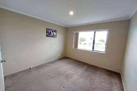 Photo of property in 27 Gordon Stanley Drive, Massey, Auckland, 0614