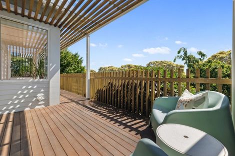 Photo of property in 122 Pendarves Street, New Plymouth, 4312
