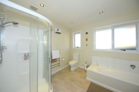 Photo of property in 97 Avonhead Road, Avonhead, Christchurch, 8042