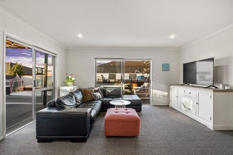 Photo of property in 16 Aporo Drive, Kumeu, 0810
