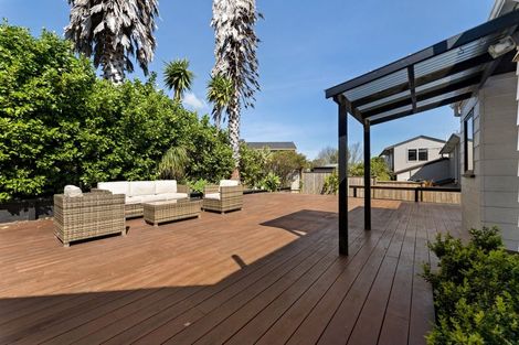 Photo of property in 4 Raphael Place, West Harbour, Auckland, 0618
