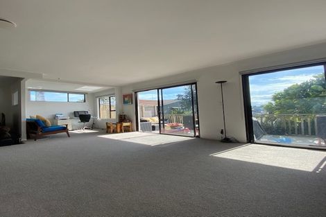 Photo of property in 2/21 Scarboro Terrace, Murrays Bay, Auckland, 0630