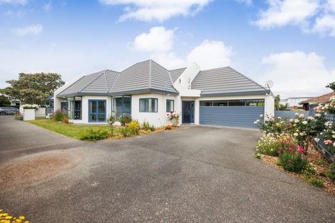 Photo of property in 8 Martin Street, Palmerston North, 4414