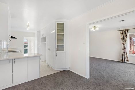 Photo of property in 31 London Street, Te Atatu Peninsula, Auckland, 0610