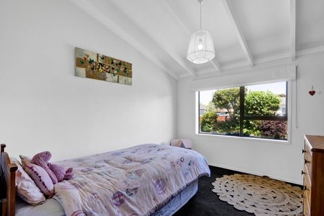 Photo of property in 10 Kamahi Avenue, Hawera, 4610