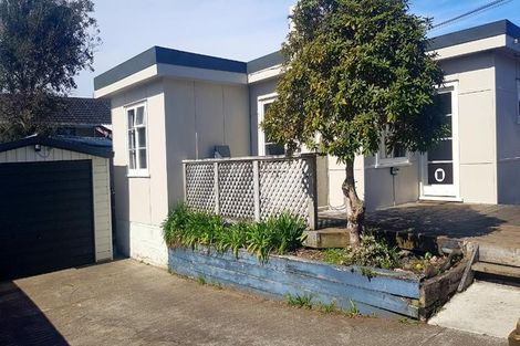 Photo of property in 43 Martin Road, Paraparaumu Beach, Paraparaumu, 5032